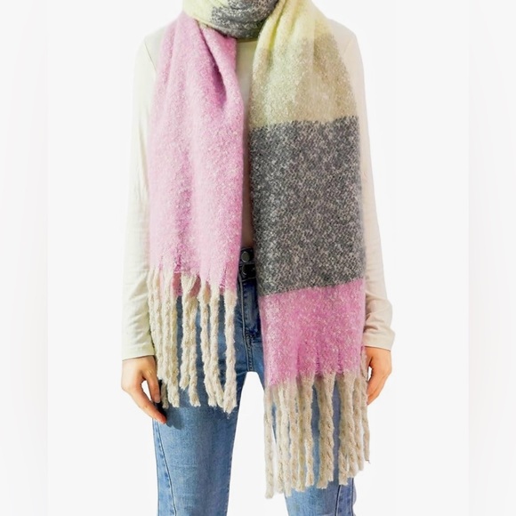 Chunky, oversized preloved scarf - Picture 2 of 5